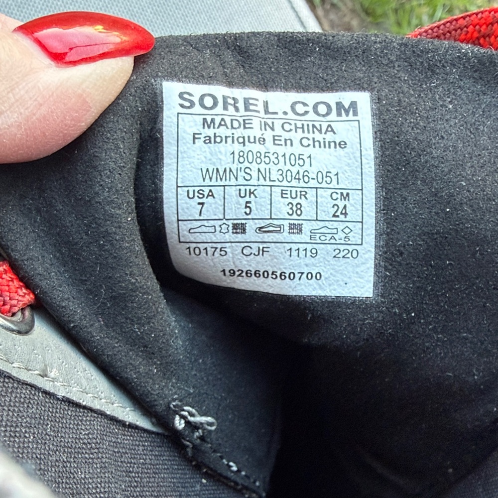 Sorel Lexie Women's Gray and Red Lace-Up Boots - Picture 2 of 11